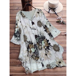 Plus Size - Plus Size, Women'S Plus Size V-Neck Floral Print Blouse - Casual Loose Fit, Asymmetrical Hem, Lightweight Non-Stretch Fabric, Spring Fashion Top with Butterfly & Floral Design, Ladies Blouses, Vneck Blouse, Printed Blouse, Gentle Loungewear, Soft Texture, Worn with Office Lounge, Ideal Women Gift, Top Tees, Work Wardrobe, Made from Solid Machine Washable High Soft Fabric Casually Sweptforward Design