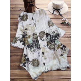 Plus Size - Plus Size, Women'S Plus Size V-Neck Floral Print Blouse - Casual Loose Fit, Asymmetrical Hem, Lightweight Non-Stretch Fabric, Spring Fashion Top with Butterfly & Floral Design, Ladies Blouses, Vneck Blouse, Printed Blouse, Gentle Loungewear, Soft Texture, Worn with Office Lounge, Ideal Women Gift, Top Tees, Work Wardrobe, Made from Solid Machine Washable High Soft Fabric Casually Sweptforward Design